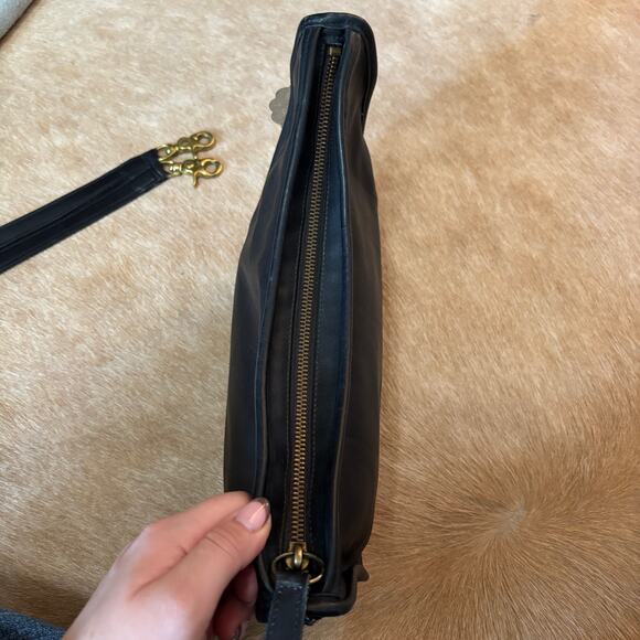 Vintage Coach Swinger - Picture 8 of 11